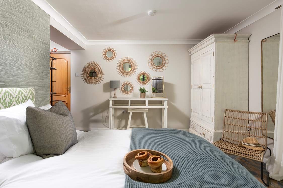 Bedroom 2, king size bed with garden view